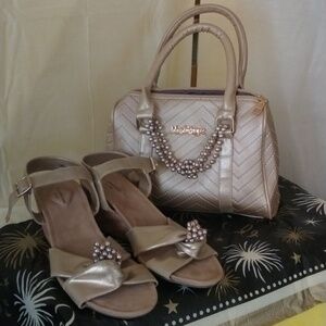 Mei&ge satchel and St John's Bay sandals